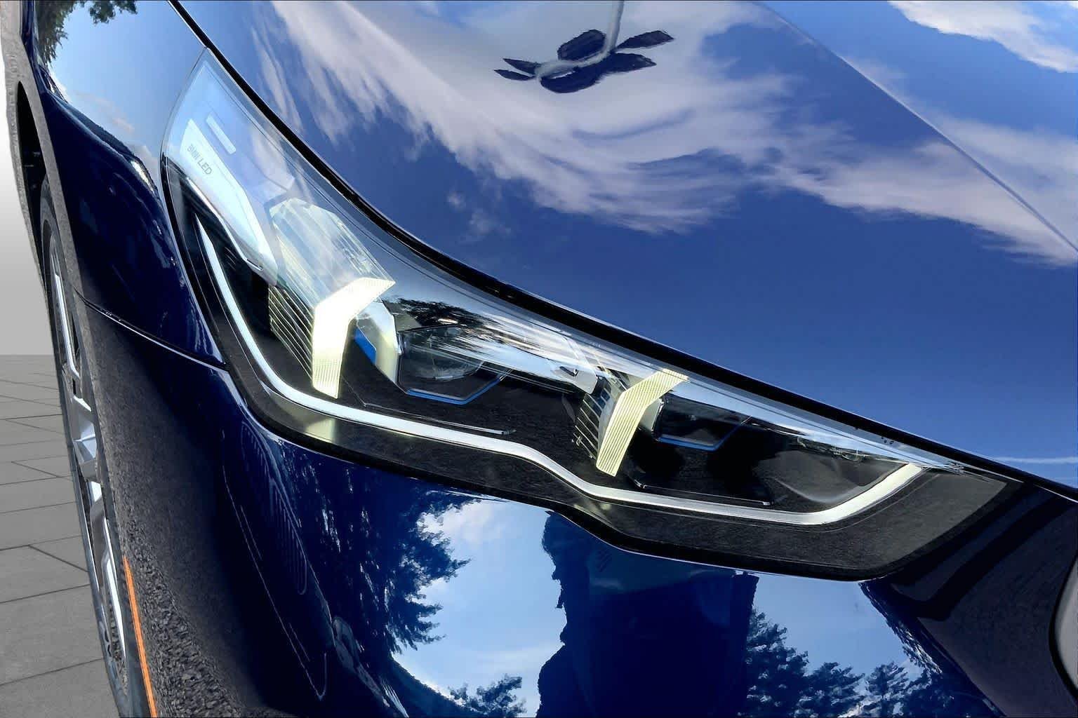 New 2027 Tanzanite Blue II Metallic BMW 530i xDrive image 13