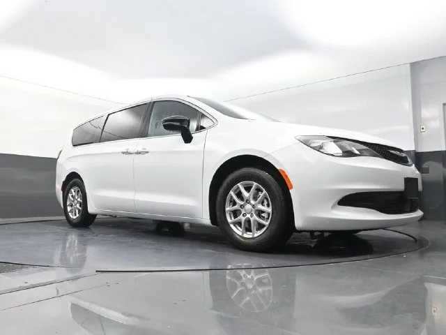 New 2027 Bright White Clear-Coat Paint Chrysler LX image 18
