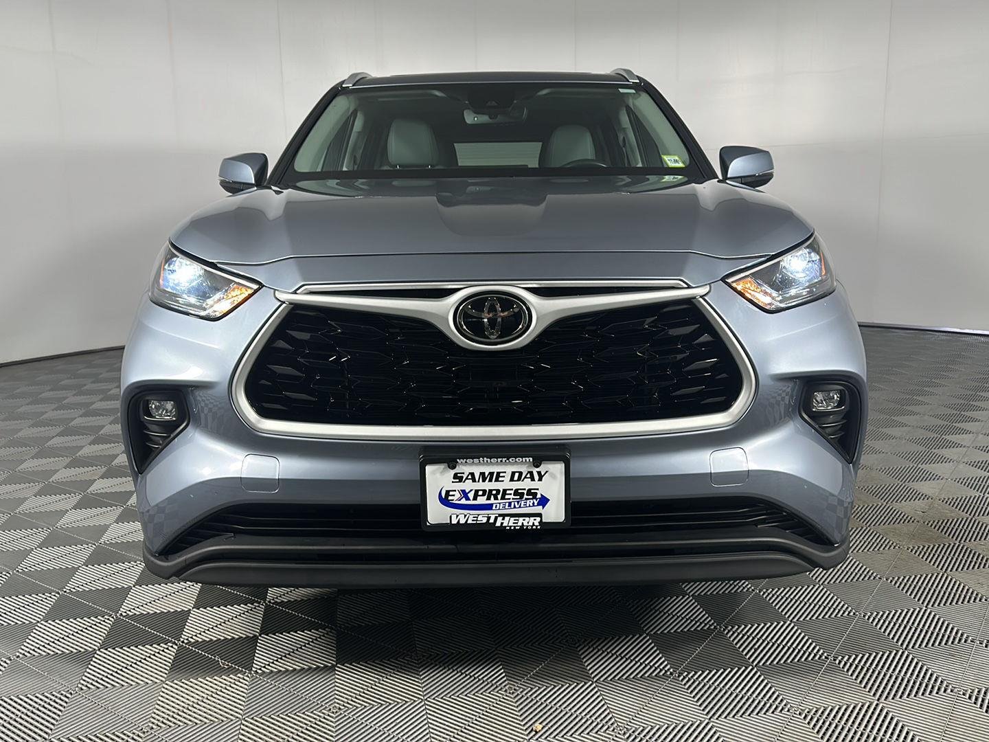 Used 2023 Moon Dust Toyota XLE image 2