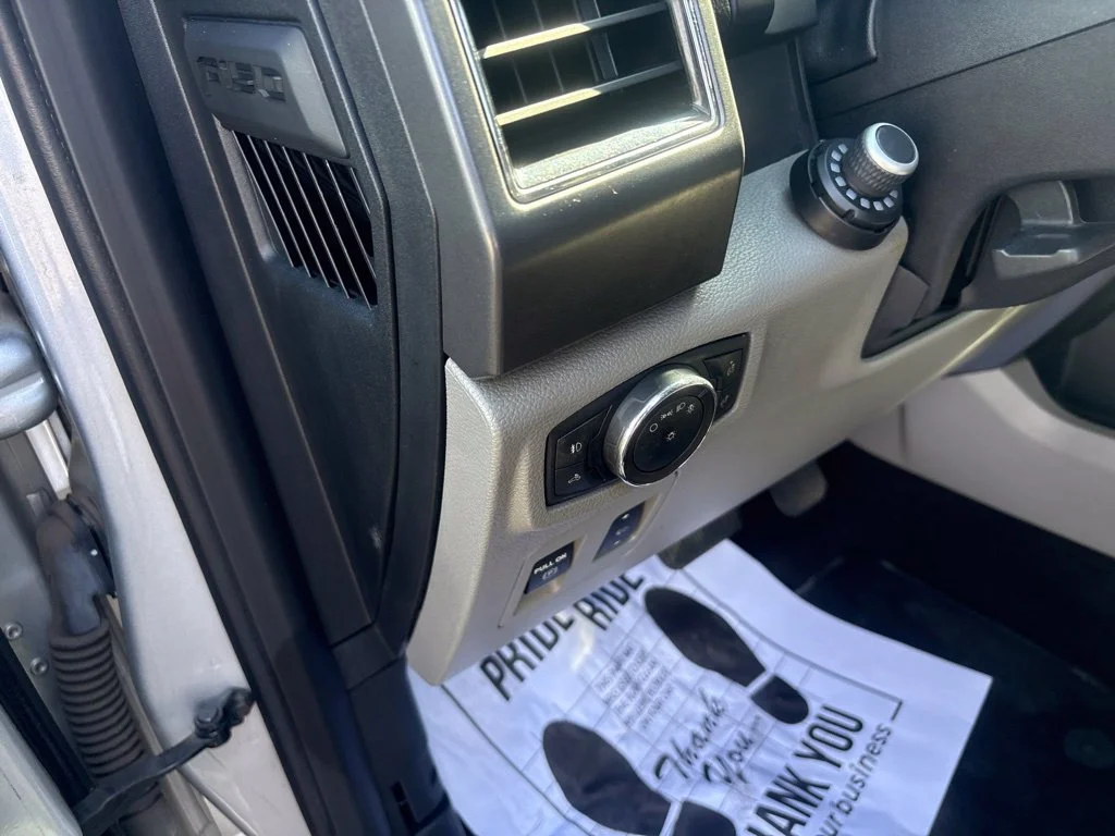 Used 2018 Silver Ford XLT image 25