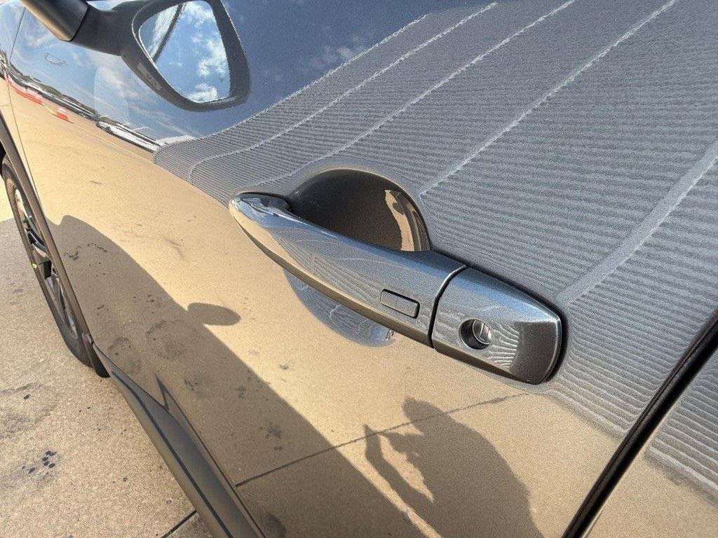 2026 Nissan Rogue SV - Photo 13