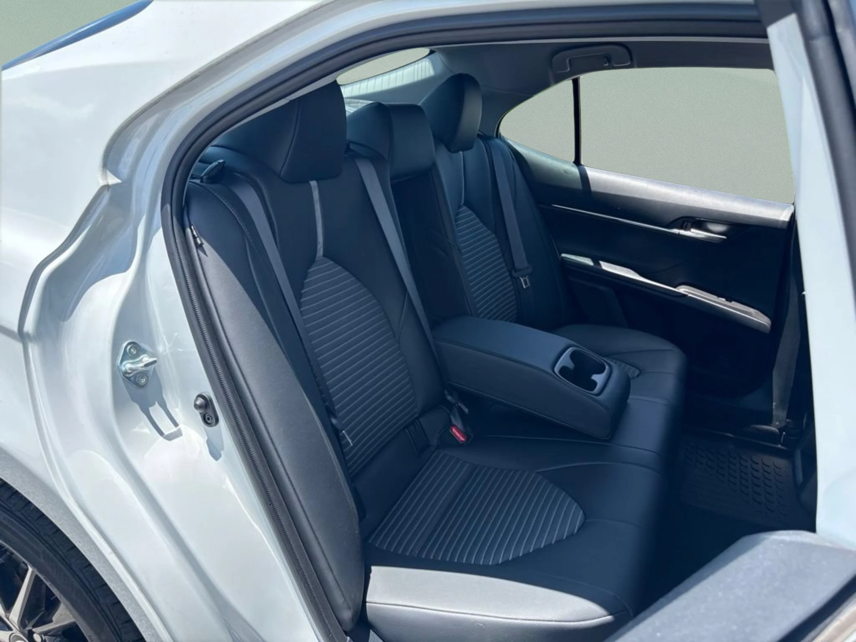 Used 2024 Ice Toyota SE image 19