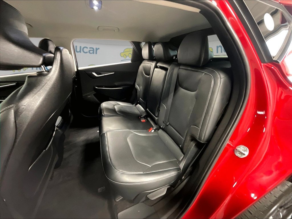 Used 2022 Red Kia Wind image 15