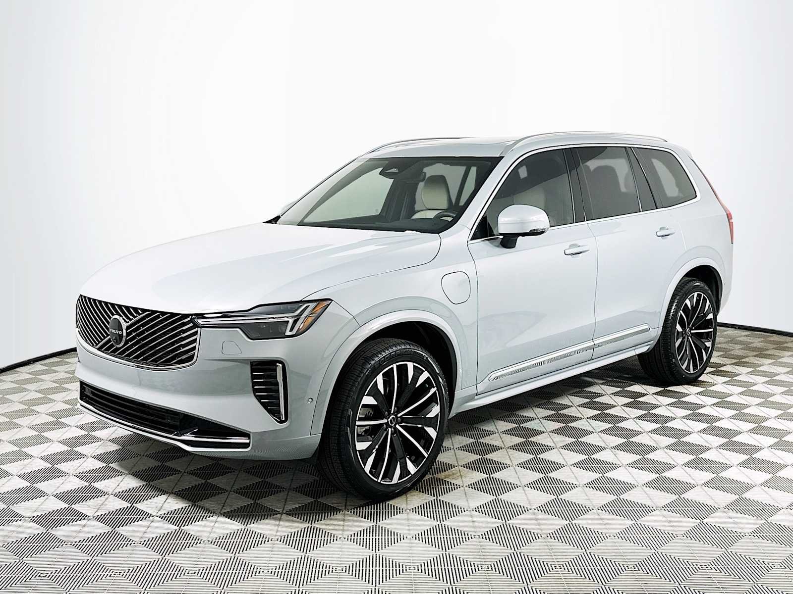 New 2026 Vapour Grey Volvo Plus image 3