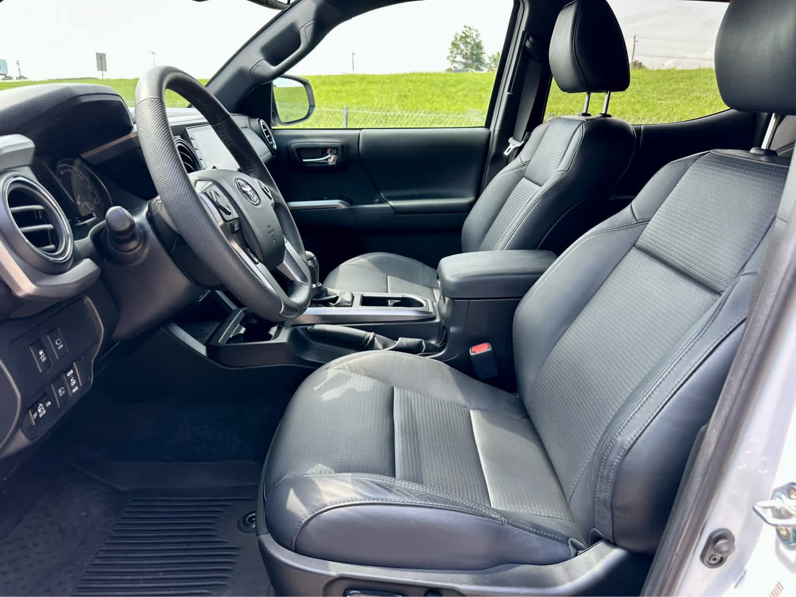 Used 2023 Wind Chill Pearl Toyota Limited image 12