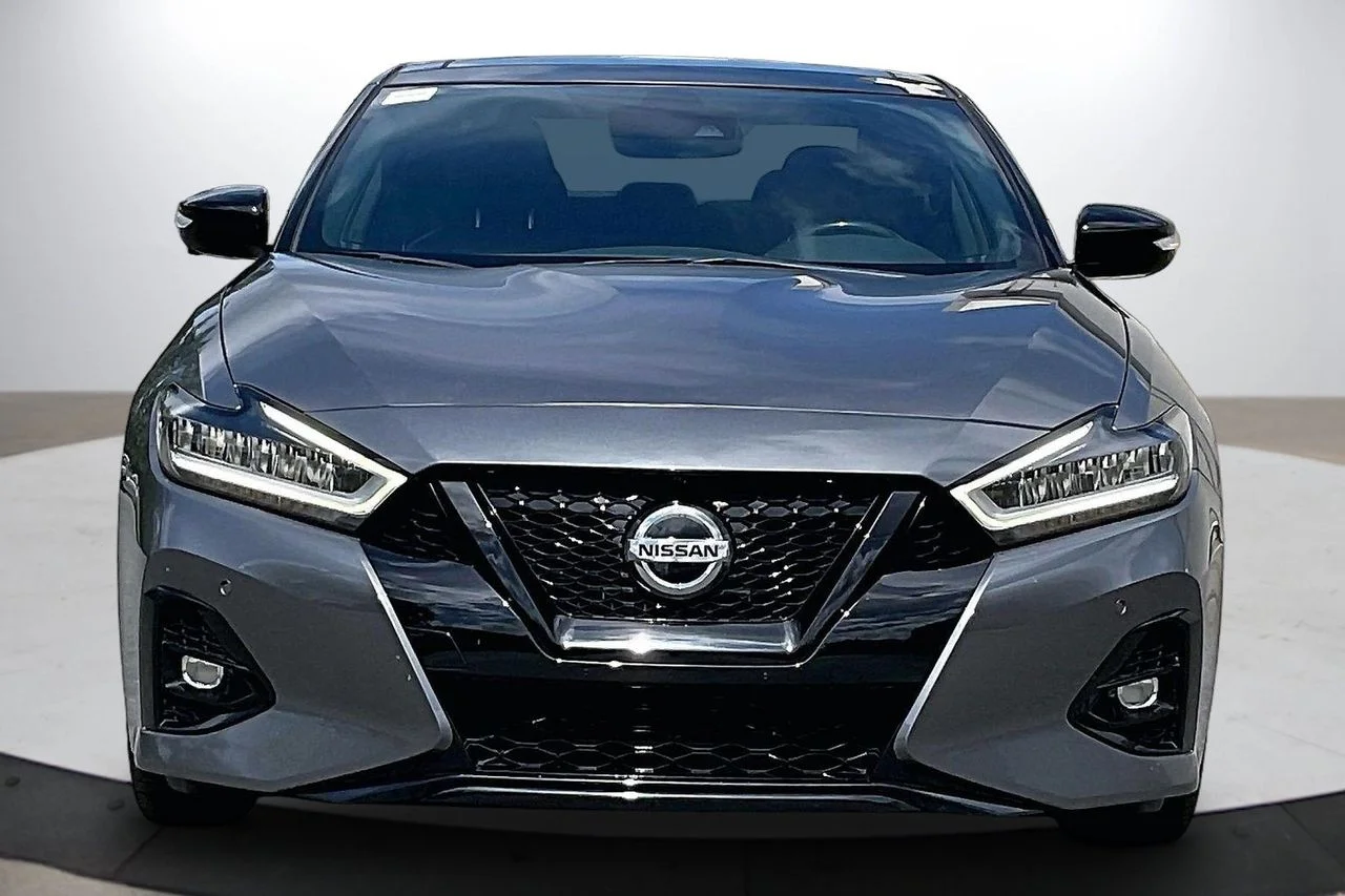 Certified Used 2021 Gray Nissan SR image 3