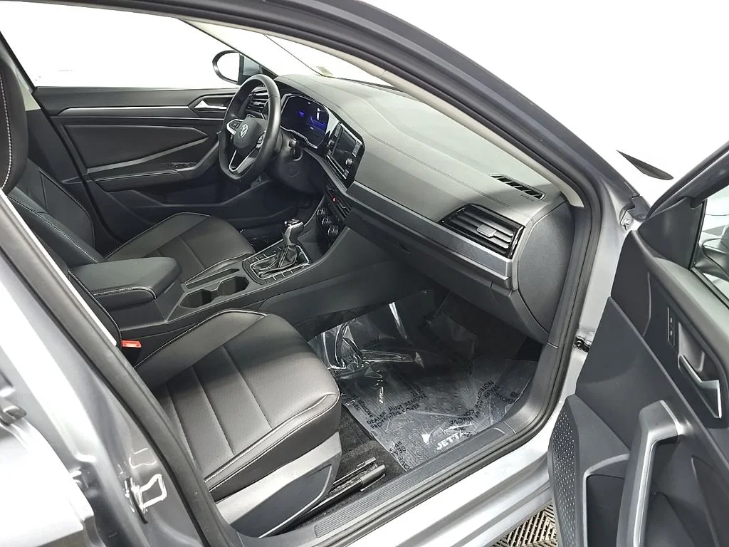 Used 2024 Gray Volkswagen 1.5T SE image 16