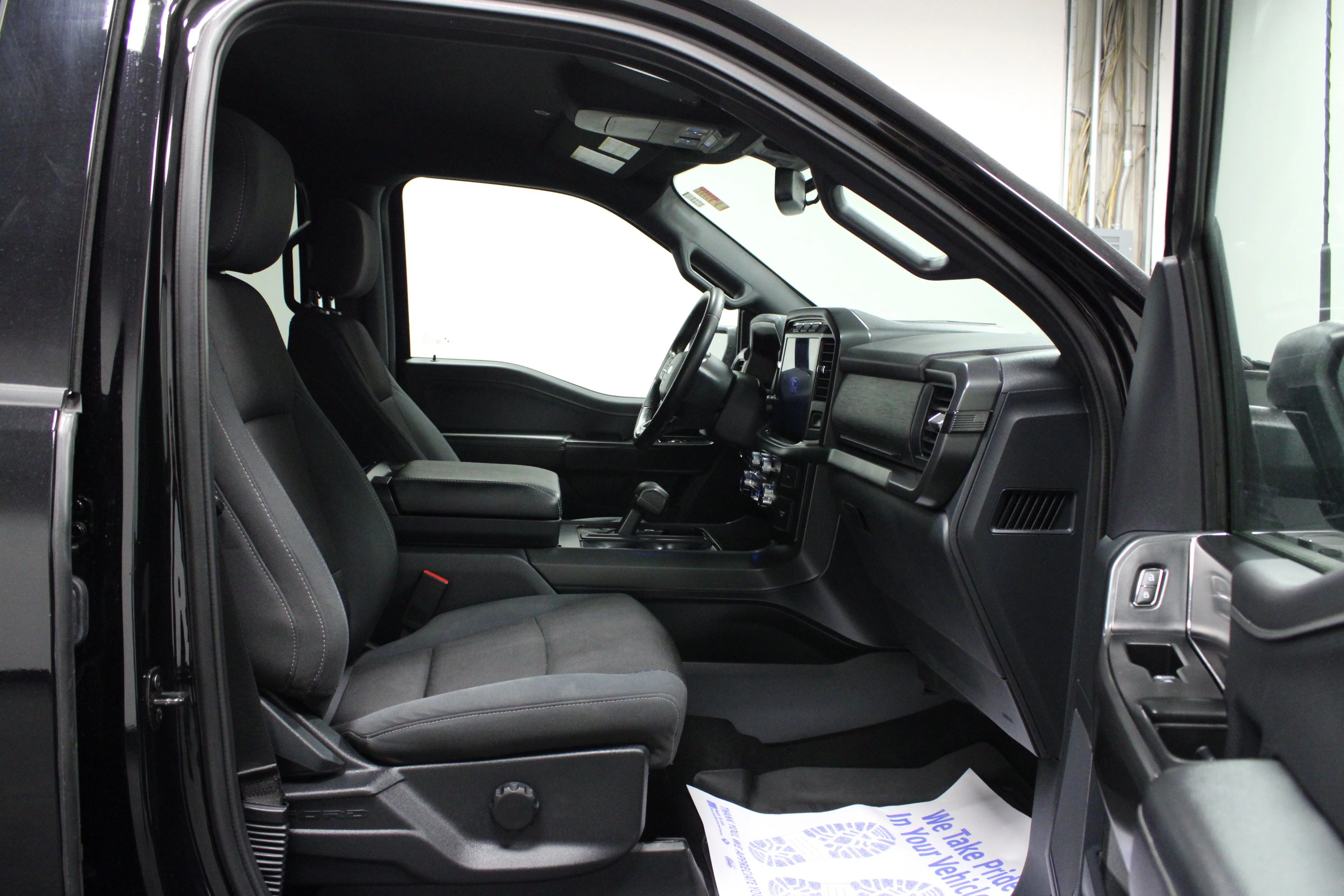 Used 2024 Agate Black Metallic Ford XLT image 16