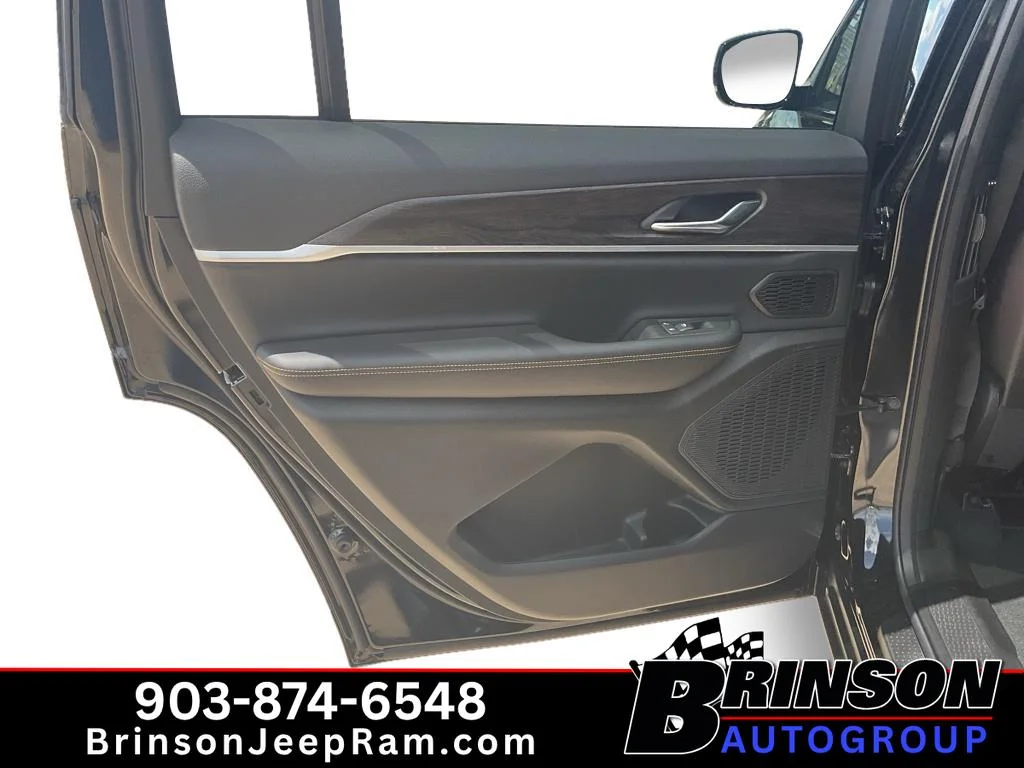 New 2026 Diamond Black Crystal Pearl-Coat Exterior Paint Jeep 85th Anniversary Edition image 7