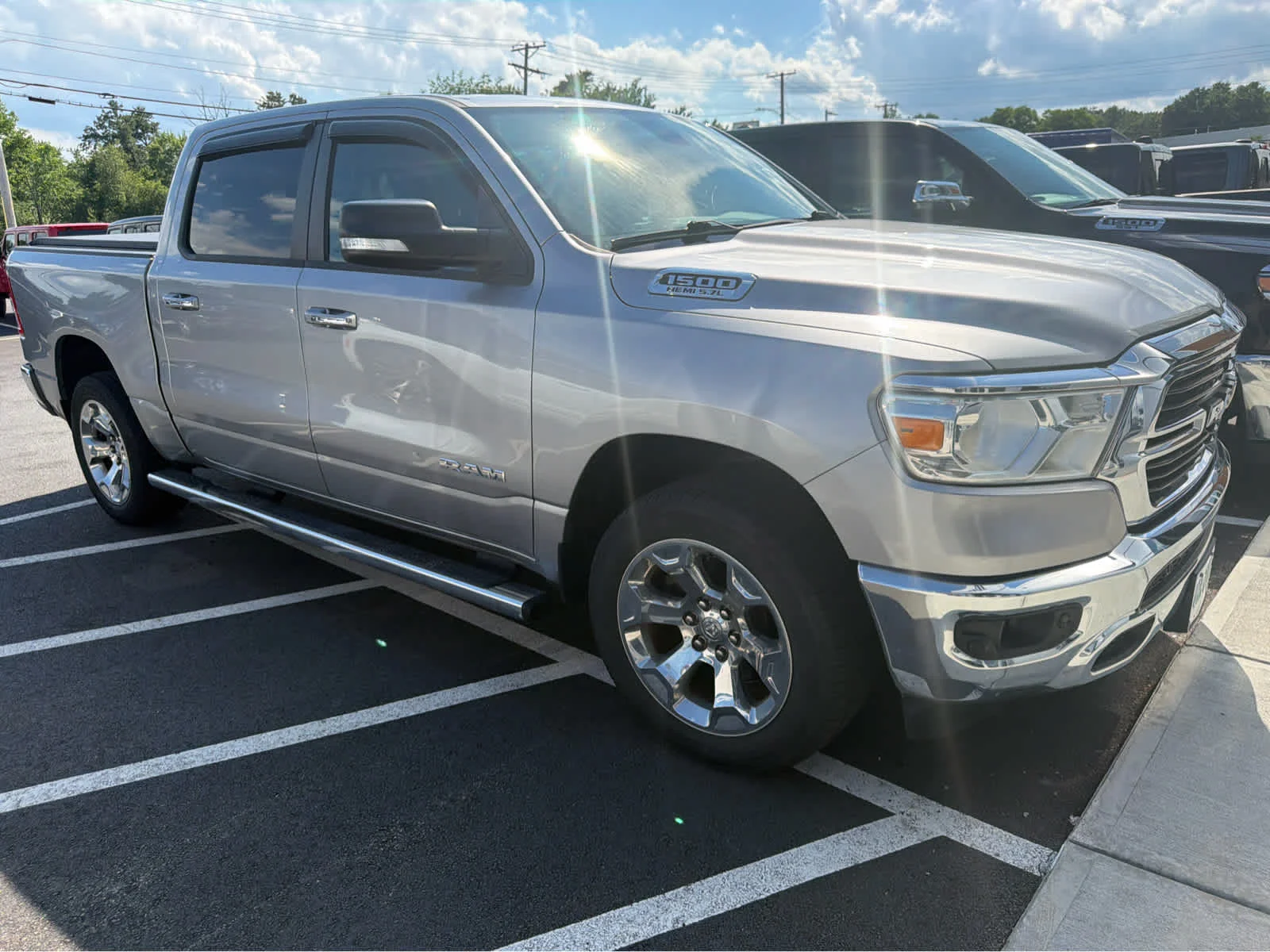 2019 RAM 1500 Big Horn/Lone Star 4x4 Crew Cab 5'7's photo