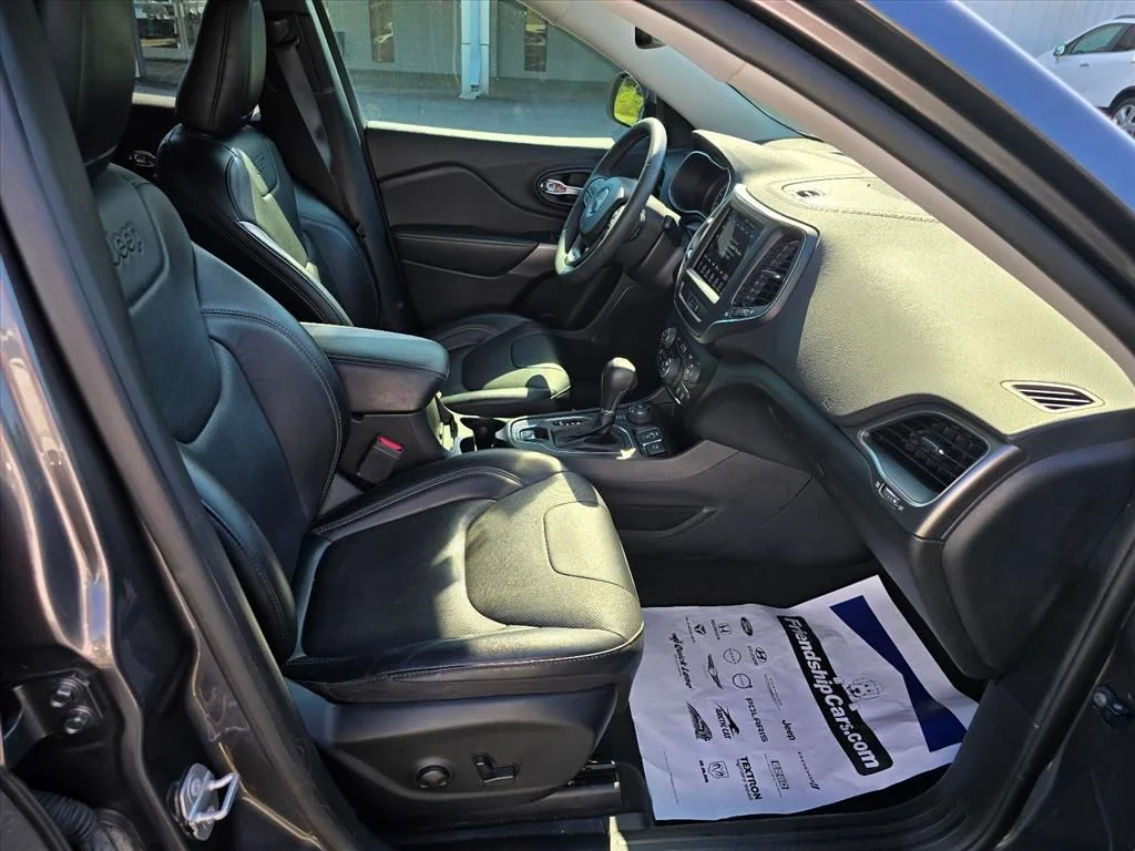 Used 2022 Gray Jeep Latitude Lux image 12