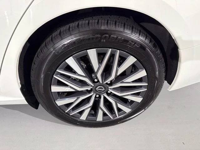 Used 2025 White Nissan 2.5 SV image 6