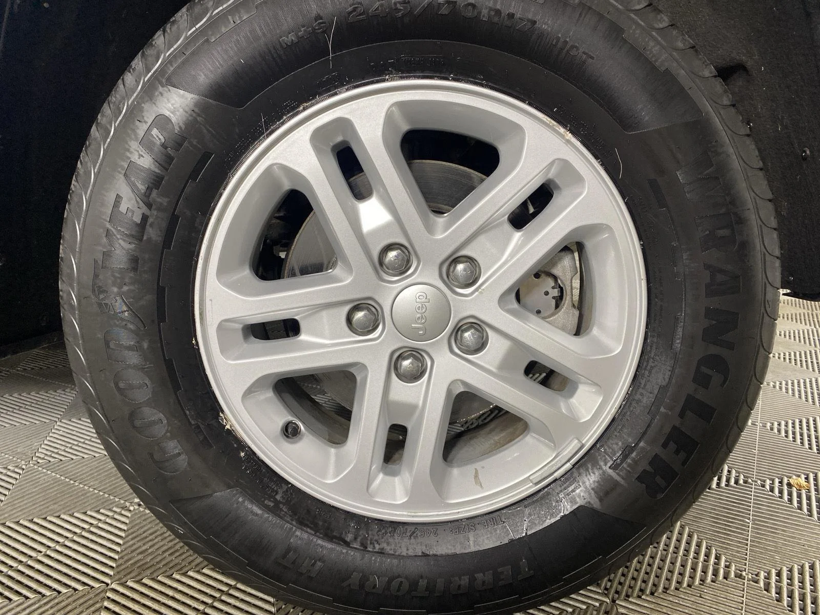 Used 2023 Silver Zynith Jeep Laredo image 19