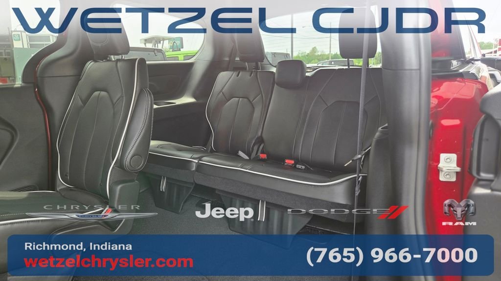 New 2027 Red Hot Pearl-Coat Exterior Paint Chrysler Limited image 33