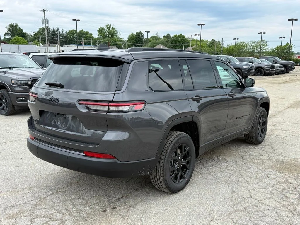 New 2026 Baltic Gray Metallic Clear-Coat Exterior Paint Jeep Laredo image 6