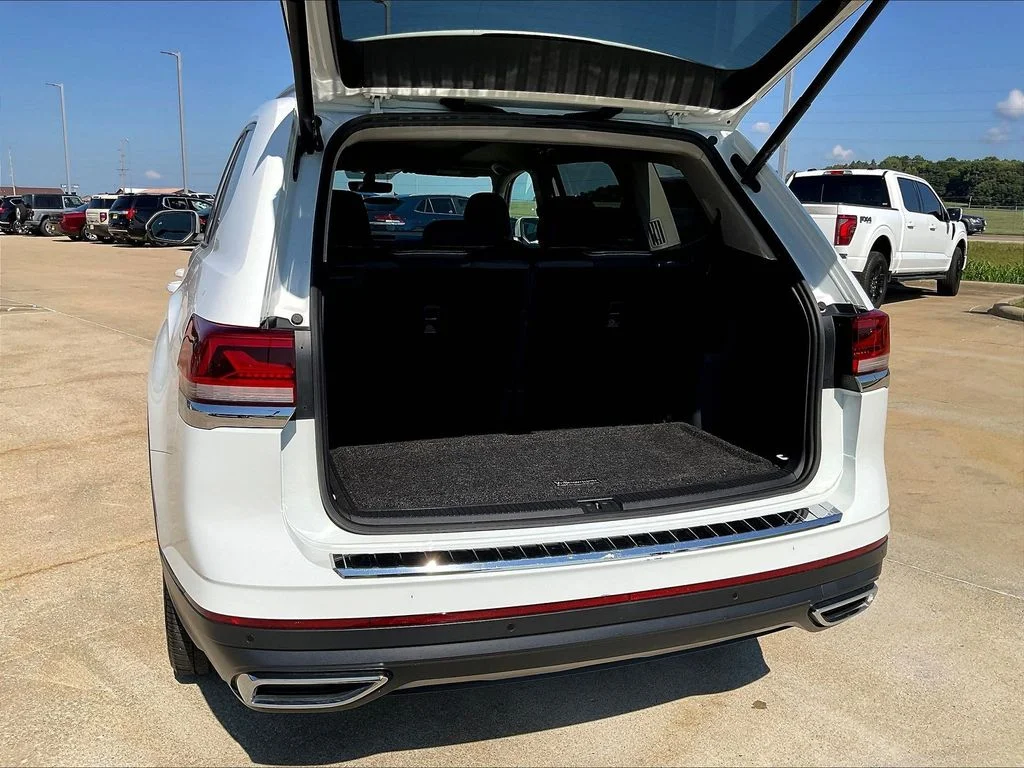 Used 2023 White Volkswagen 2.0T SE w/Technology image 15