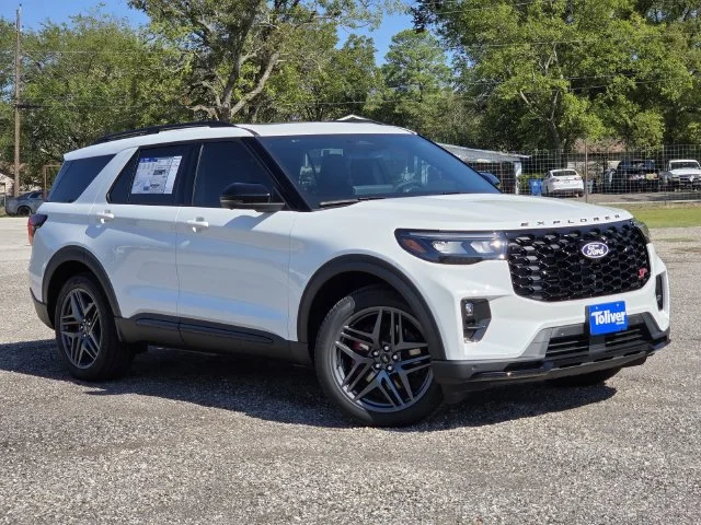 New 2027 Star White Metallic Tri-Coat Ford ST image 2