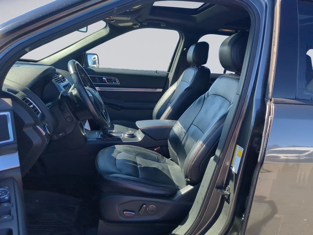 Used 2017 Magnetic Ford Sport image 12