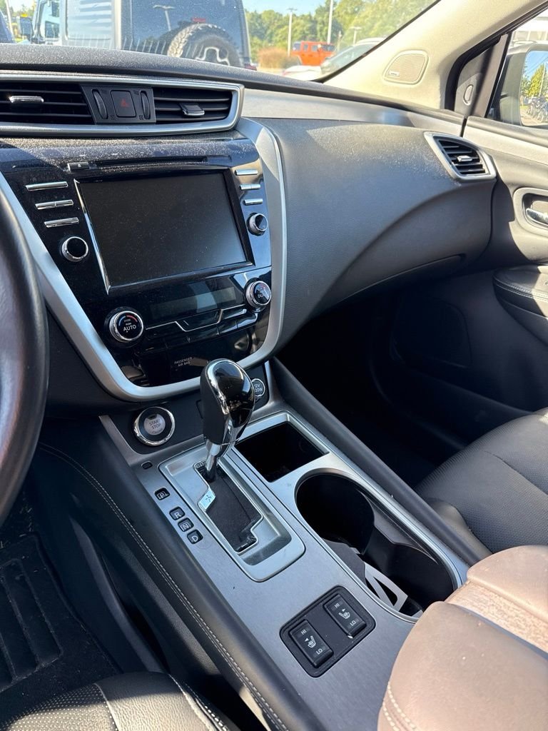 Used 2019 Red Nissan SL image 9