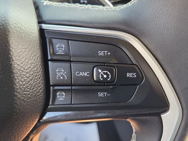 Used 2023 White Jeep Laredo image 23