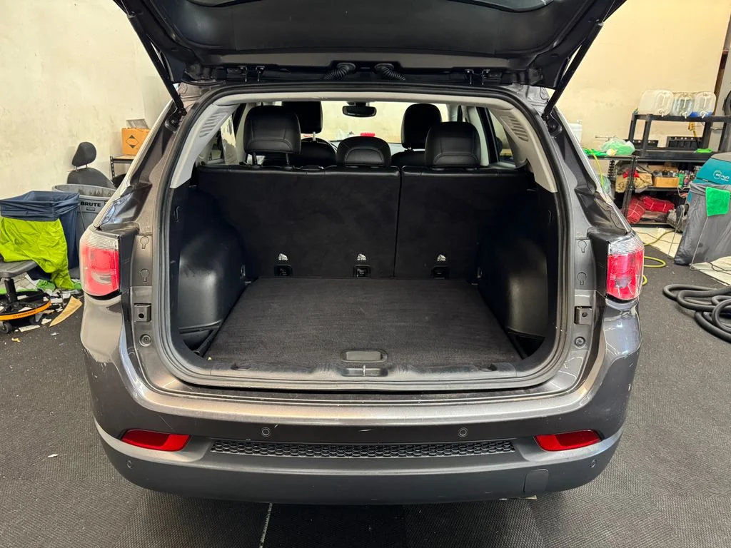 Used 2021 Gray Jeep Limited image 6