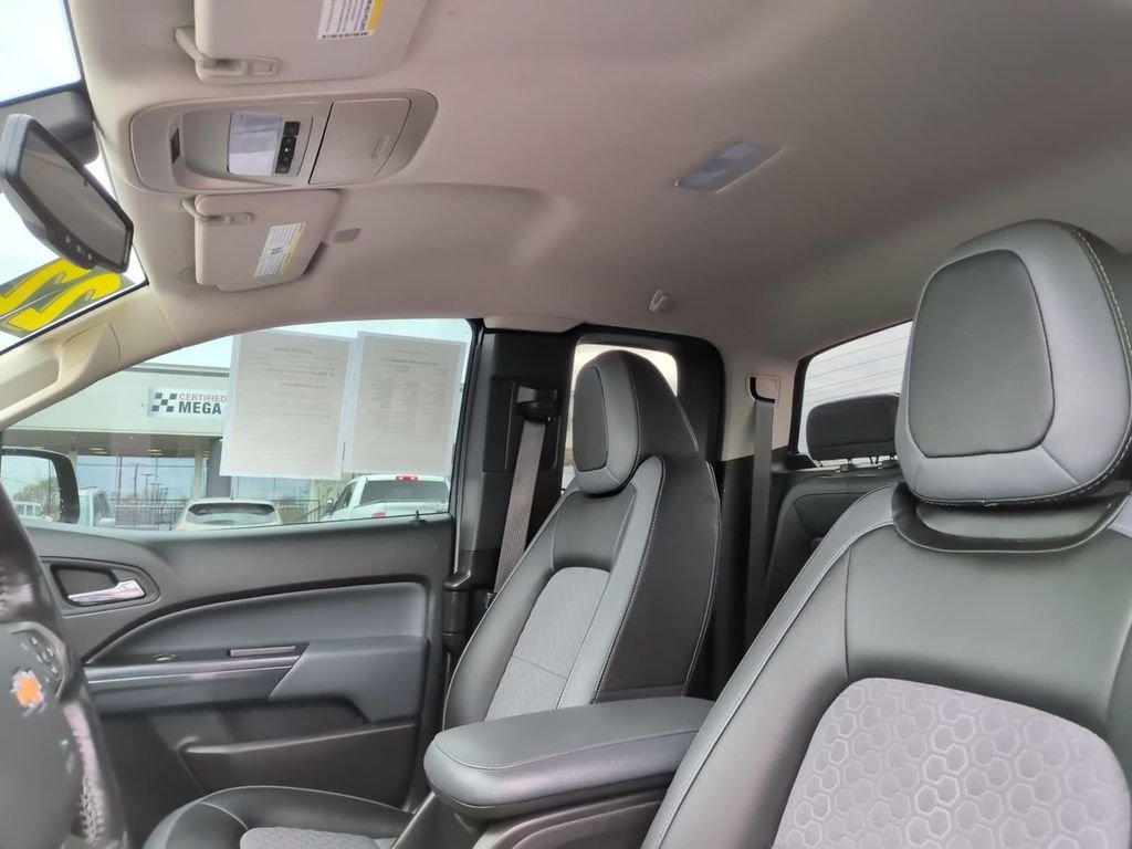 Used 2022 Red Chevrolet Z71 image 28