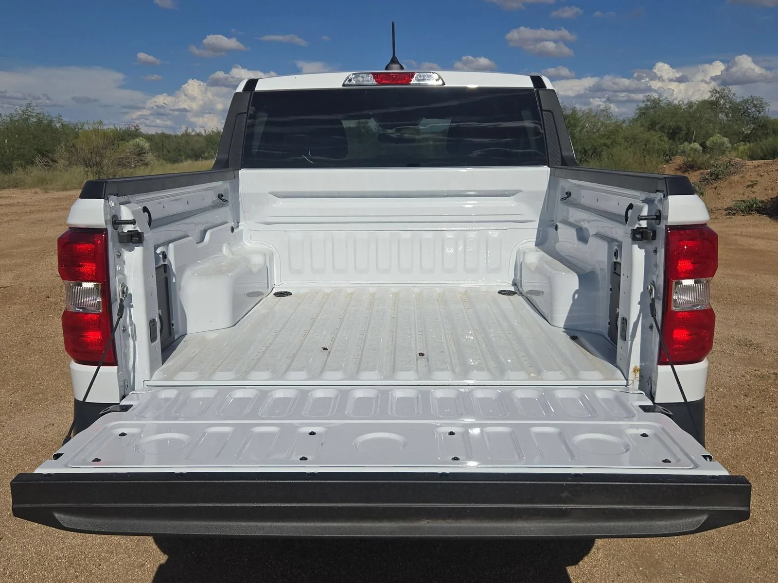 New 2026 Oxford White Ford XLT image 6
