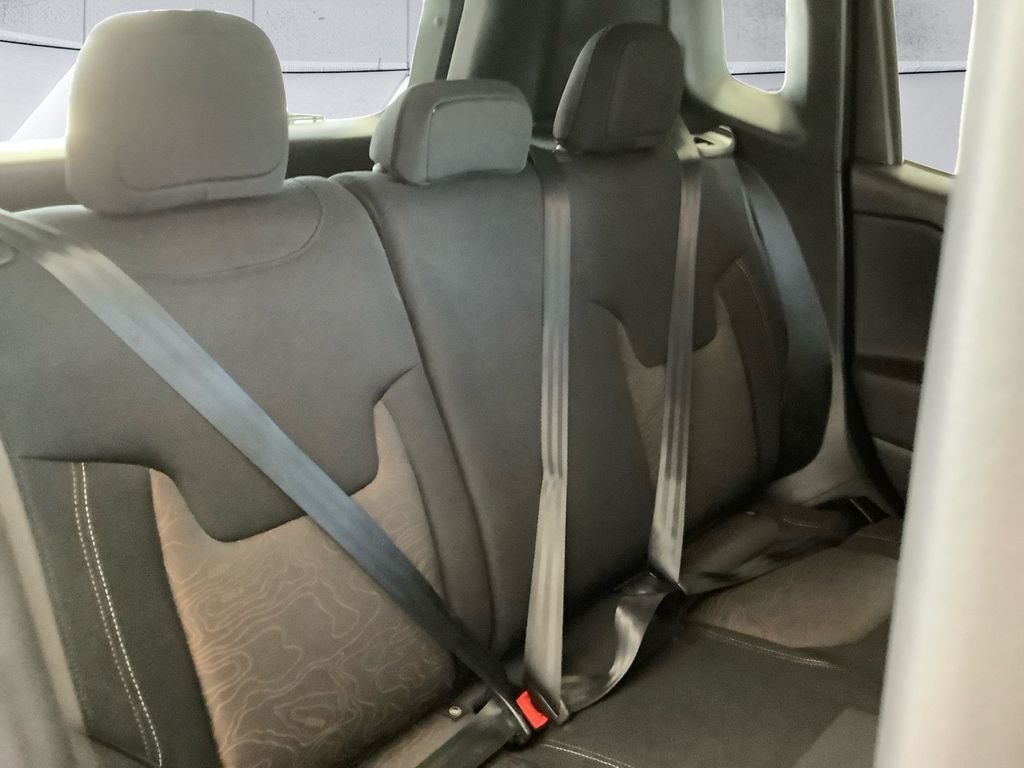 Used 2023 Blue Jeep Altitude image 16