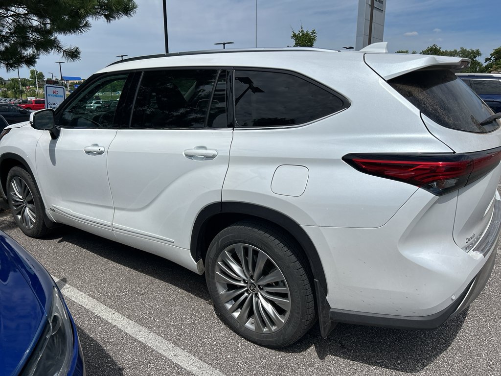 Used 2022 Wind Chill Pearl Toyota Hybrid Platinum image 2