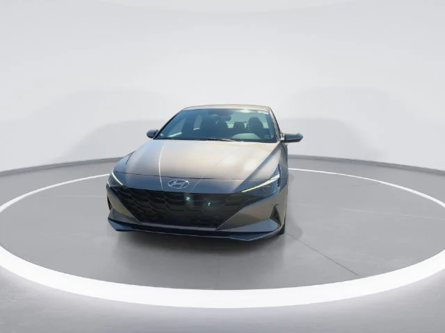 Used 2023 Silver Hyundai SEL image 3