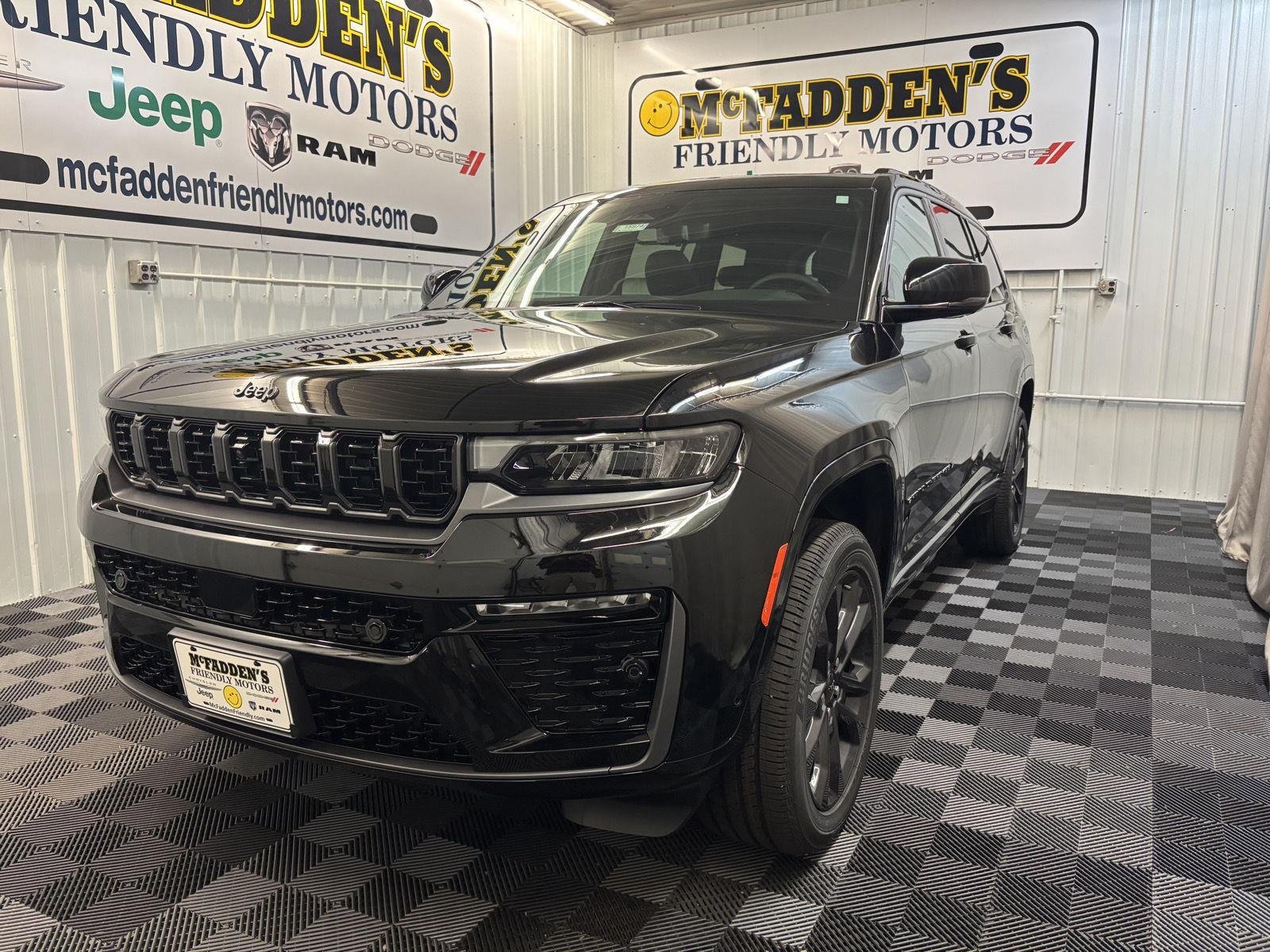 New 2026 Diamond Black Crystal Pearl-Coat Exterior Paint Jeep Limited Reserve image 7
