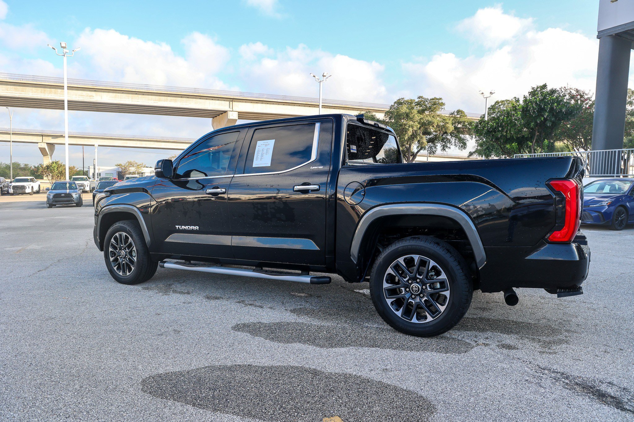 Used 2022 MIDNIGHT BLACK ME Toyota Limited image 9