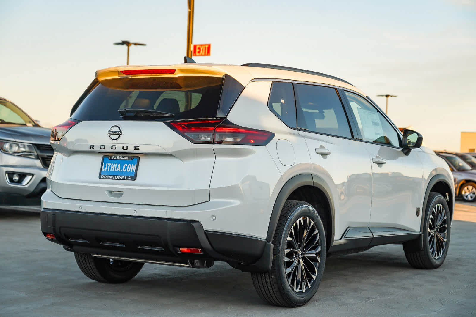 New 2026 Everest White Pearl TriCoat Nissan Dark Armor™ image 6