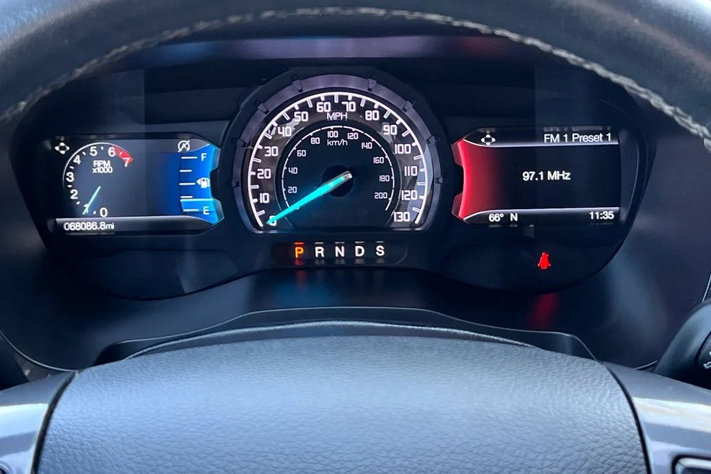 Used 2019 White Ford Lariat image 28