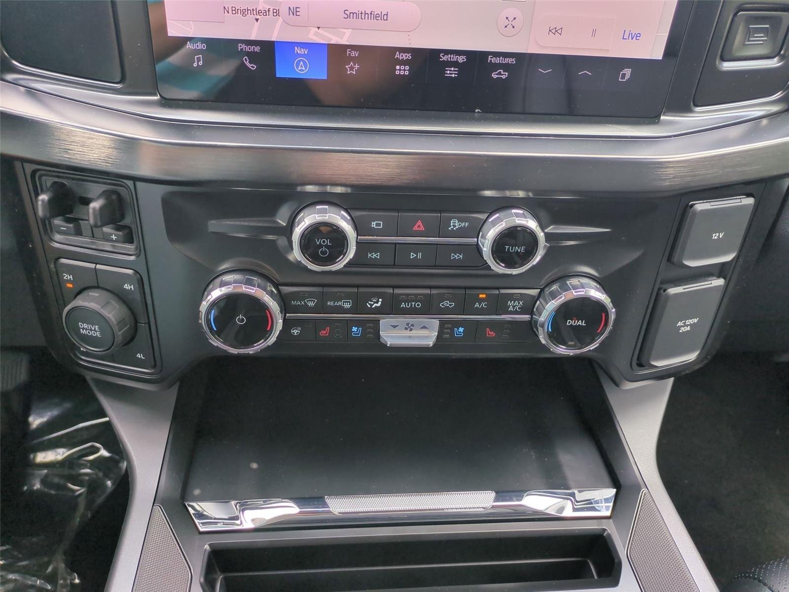 New 2026 Agate Black Metallic Ford F-250® Lariat® image 28