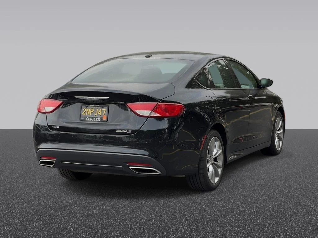 Used 2015 Black Chrysler S image 3