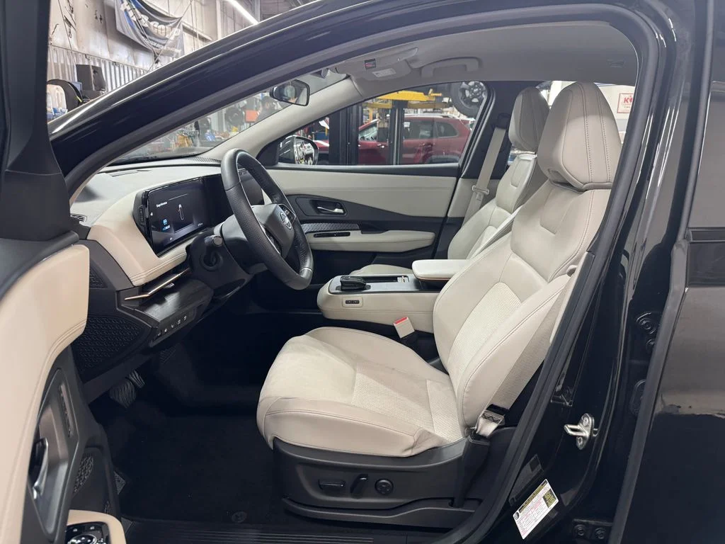 Used 2023 Black Nissan ENGAGE image 16