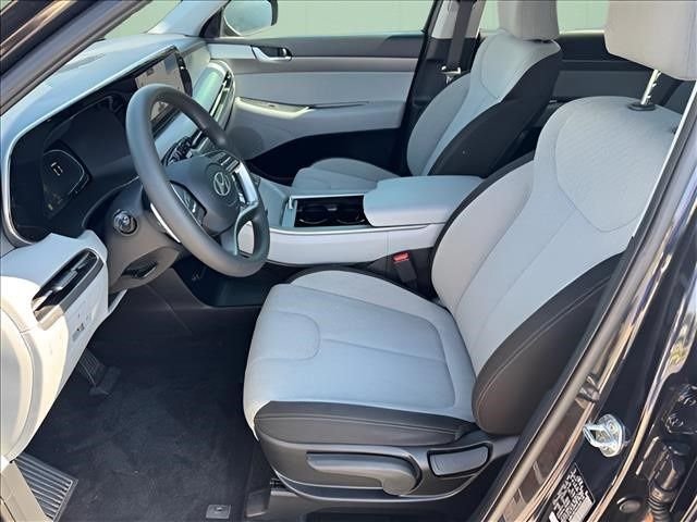 Used 2023 White Hyundai SE image 5