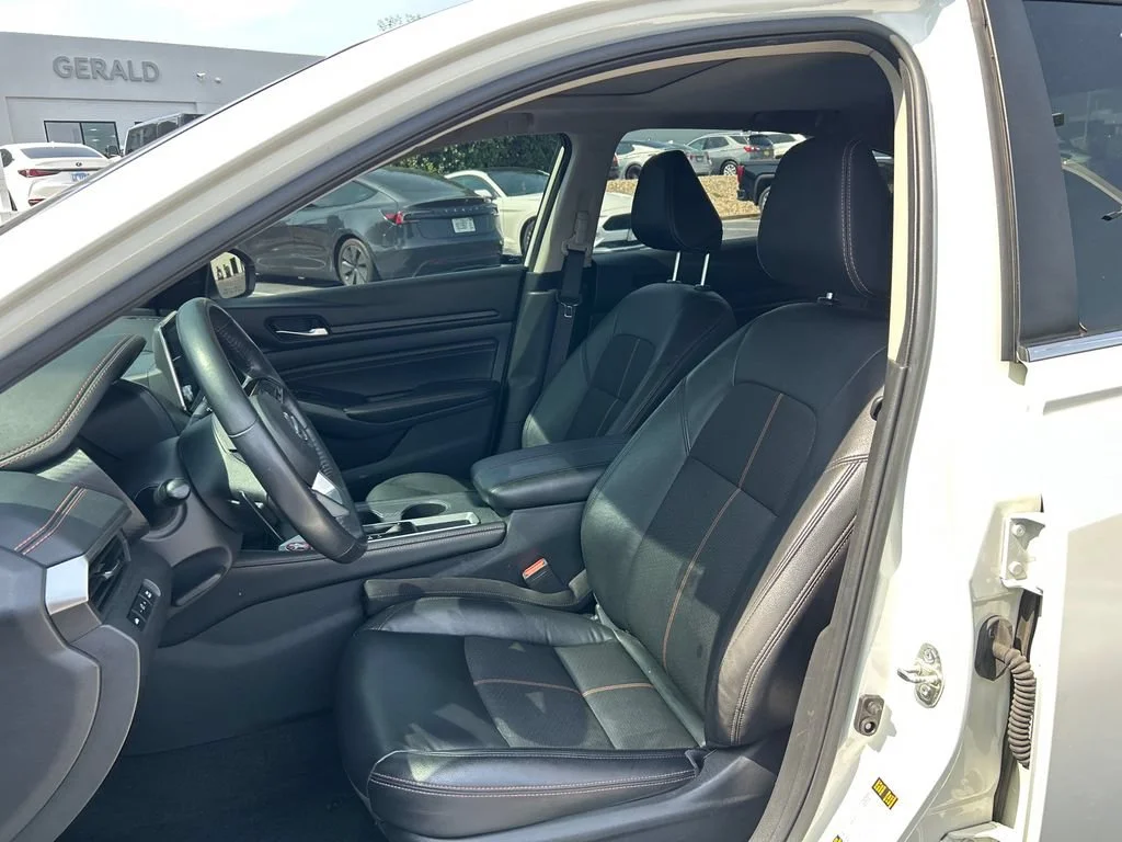 2021 Nissan Altima SR - Photo 17