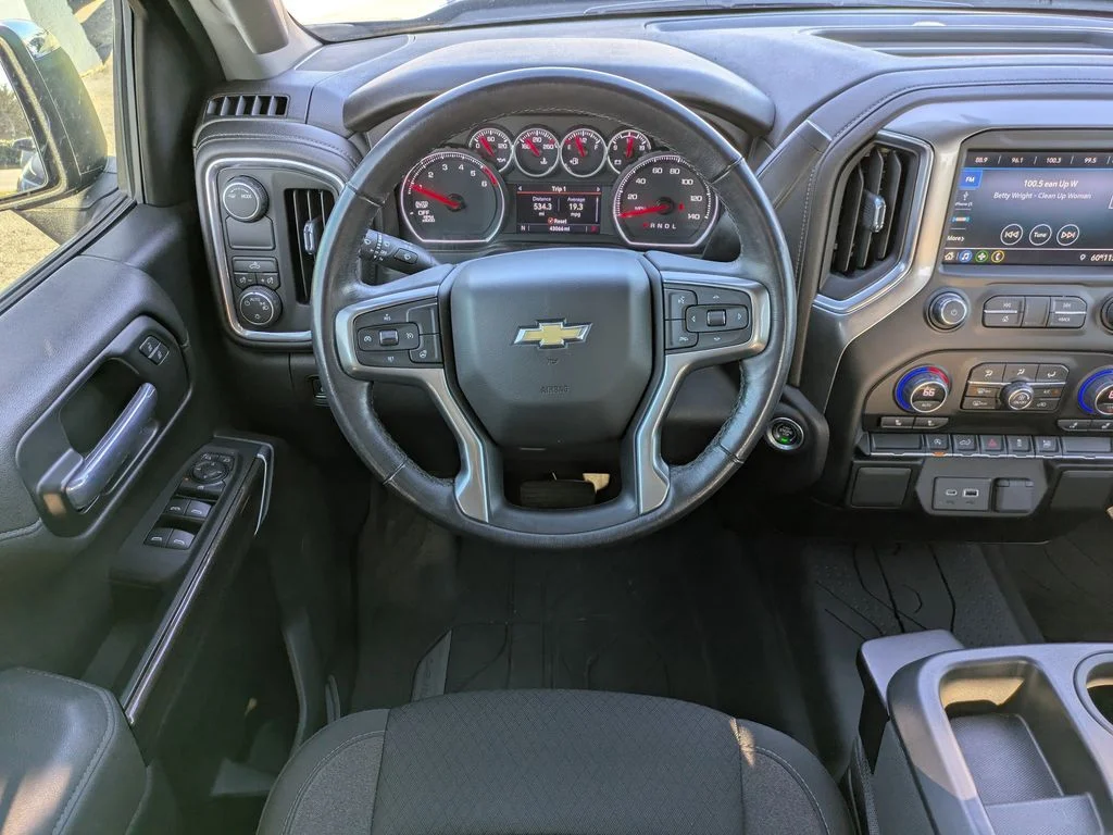 Used 2021 Shadow Gray Metallic Chevrolet LT image 17