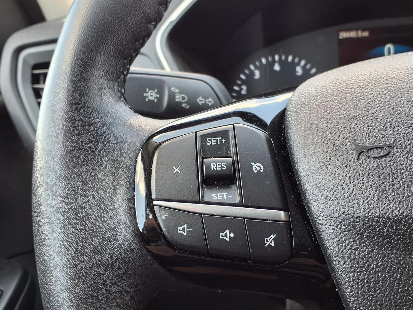 Used 2022 Atlas Blue Ford SE image 10