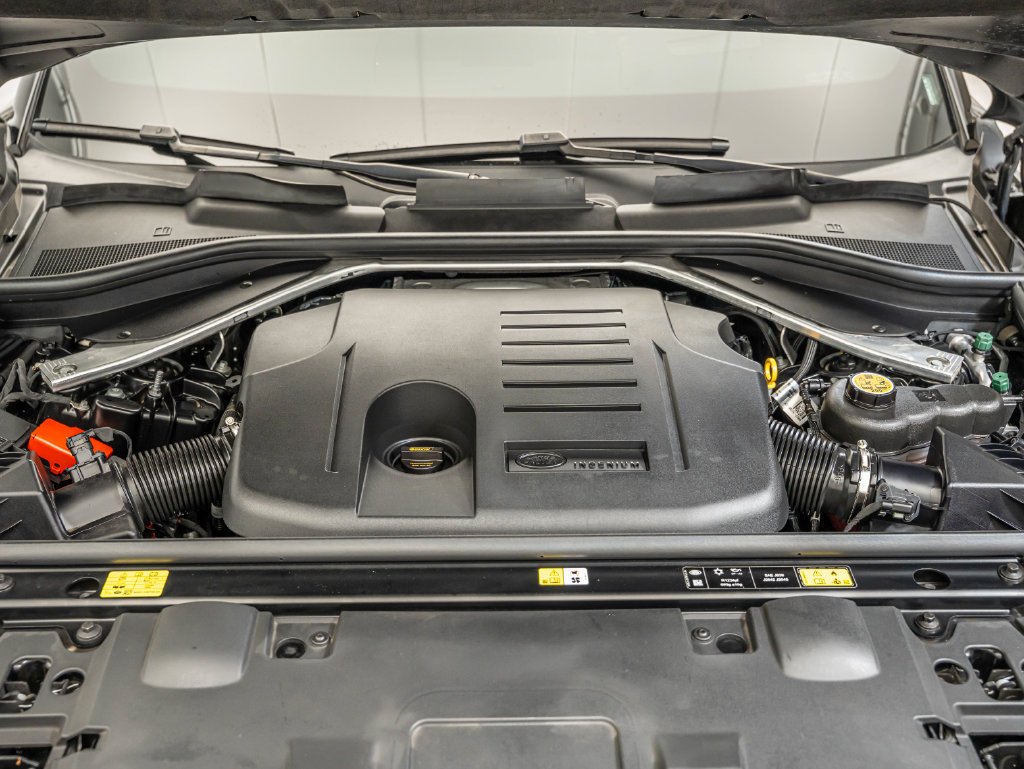 Used 2024 Black Land Rover Dynamic SE image 47
