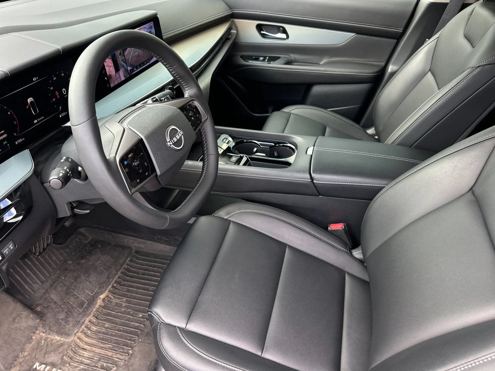 Used 2025 Everest White Pearl Tricoat Nissan SV image 9
