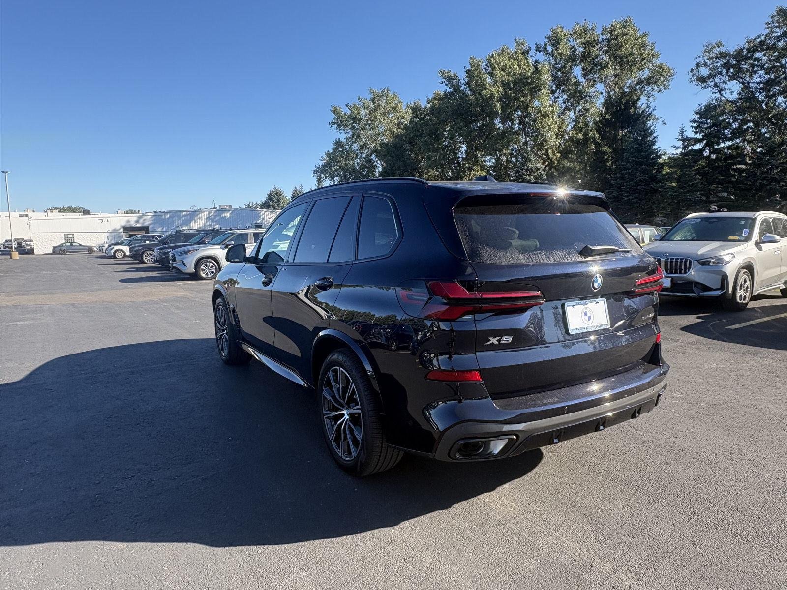 Used 2026 Carbon Black Metallic BMW xDrive40i image 5
