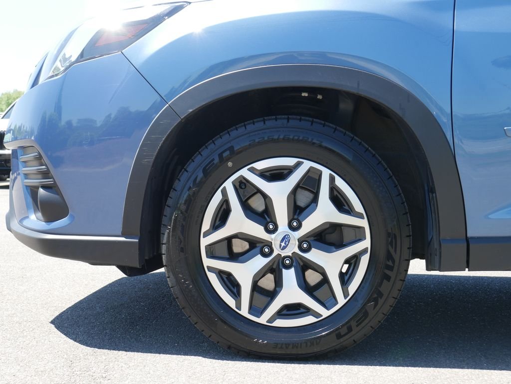 Used 2022 Blue Subaru Premium image 11