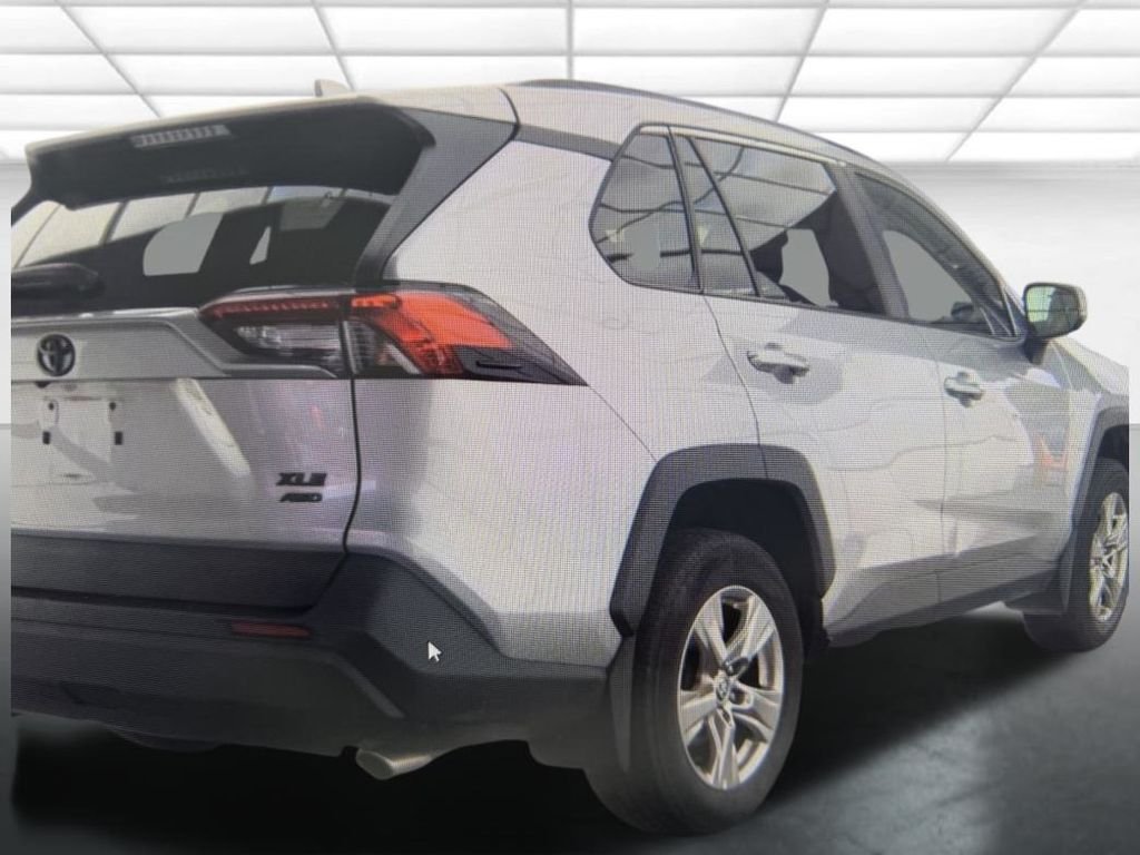 Used 2022 Silver Toyota XLE image 2
