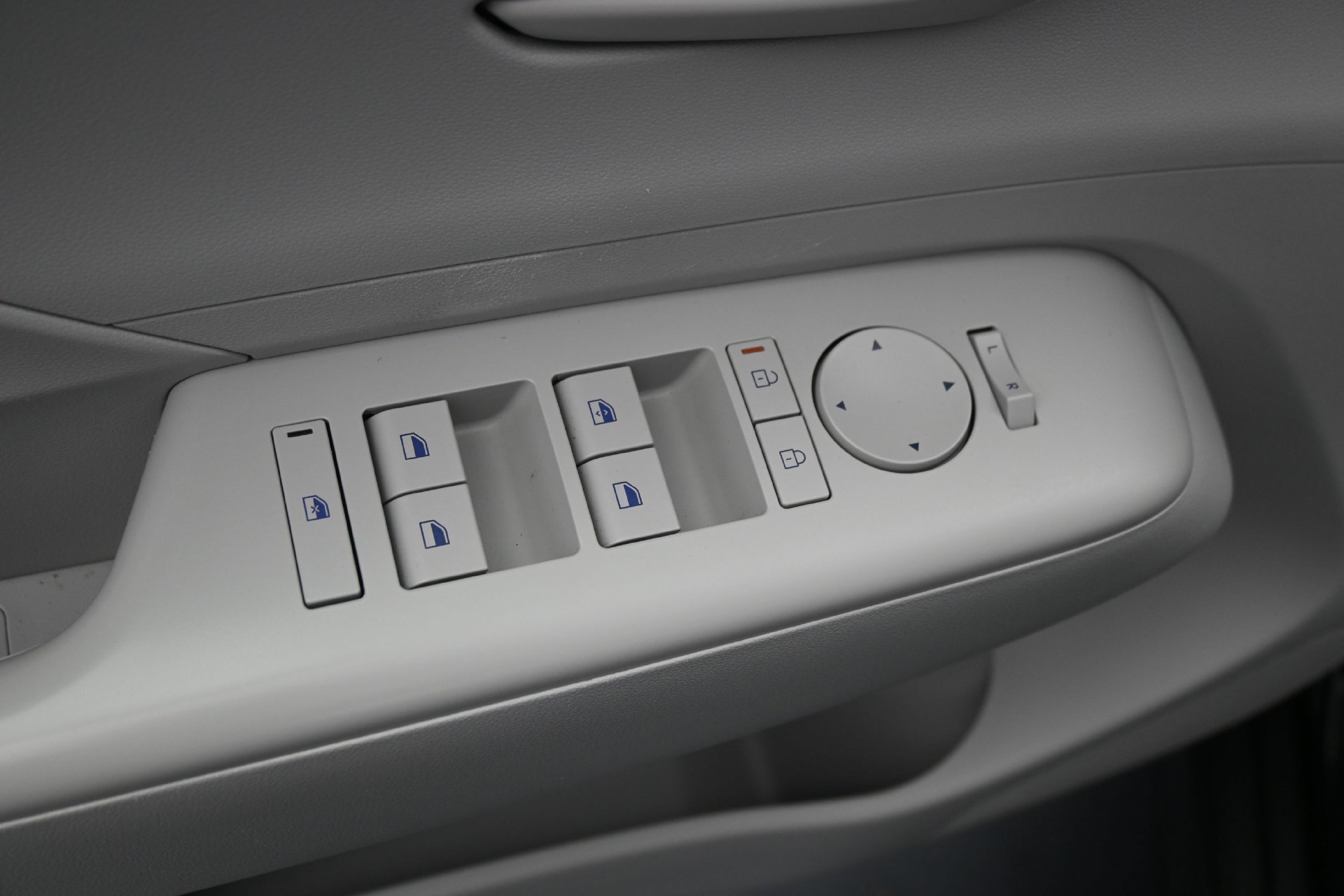 2024 Hyundai Kona SE - Photo 18