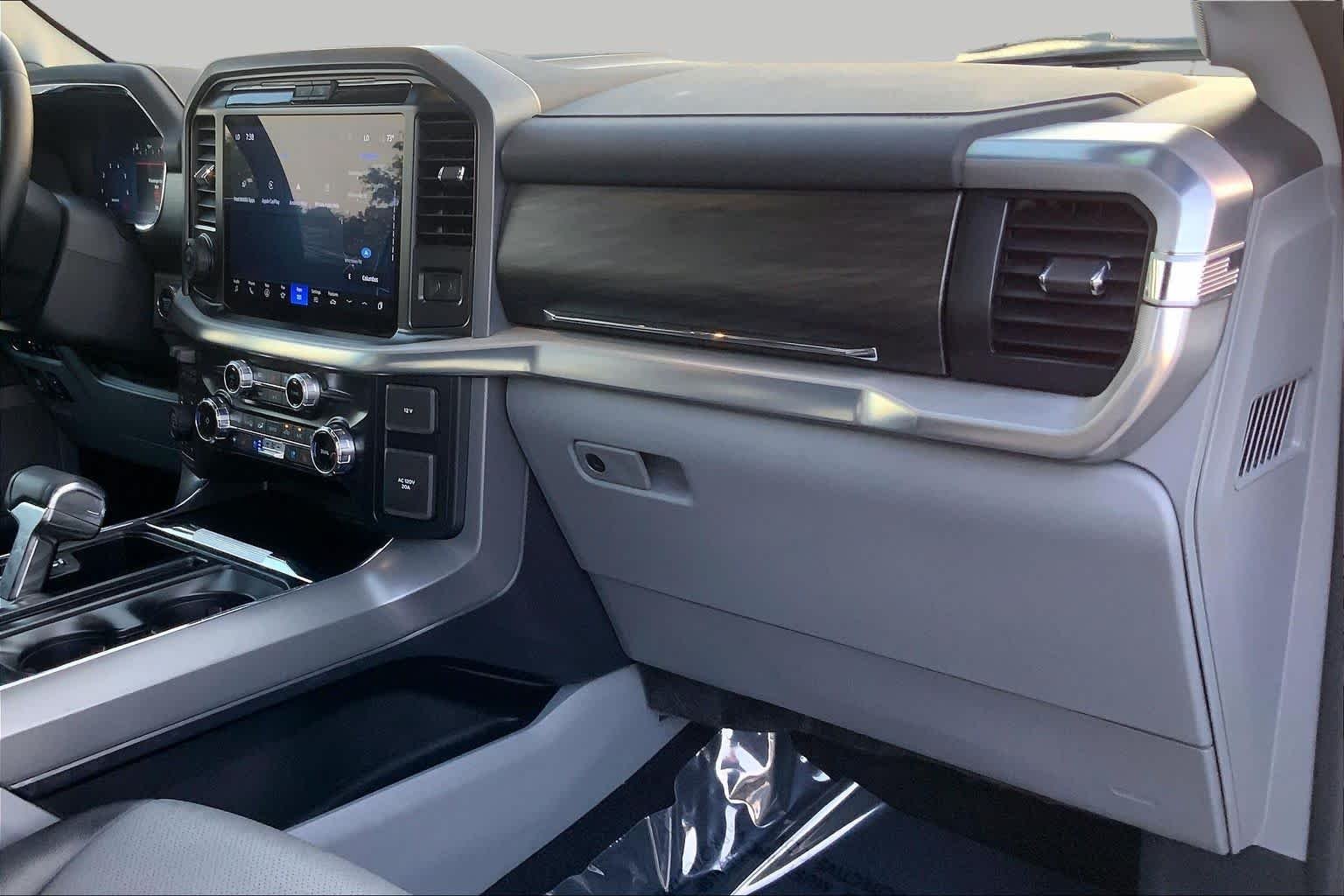 Used 2025 Oxford White Ford LARIAT image 18