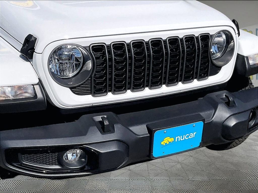 Used 2025 White Jeep Nighthawk image 33