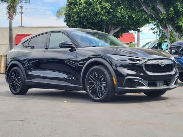 New 2026 Shadow Black Ford Select image 23